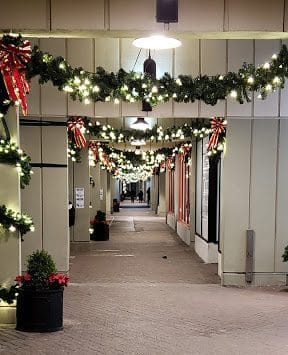 Holiday Entryway Decorating Ideas