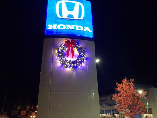 Wreath hanging from Honda dealer sign
